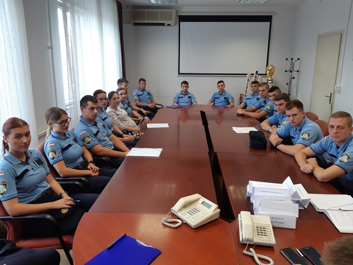Slika /PU_BP/Ostalo 2019/Pol.služ.vježbenici2.jpg